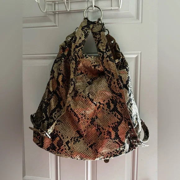 Stylish Snake Print Backpack - Picture 3 of 5